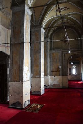 Rose Mosque interior aisle south in 2024 5601.jpg