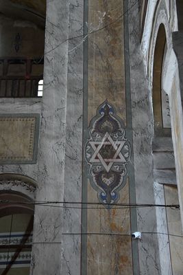 Rose Mosque interior nave nw side in 2024 5605.jpg