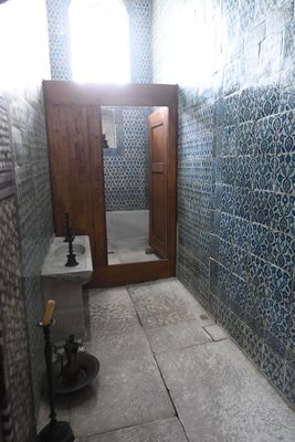 Sultans Pavilion at Yeni Camii toilet in 2024 0077.jpg