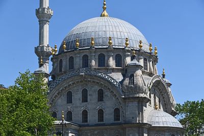 Nusretiye Mosque exterior from square to its south in 2024 5613.jpg