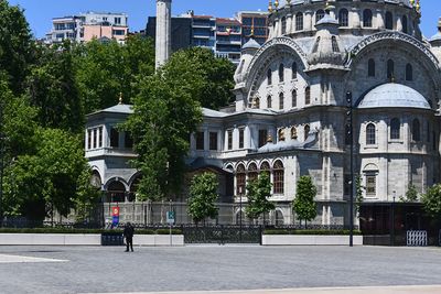 Nusretiye Mosque exterior from square to its south in 2024 5629.jpg