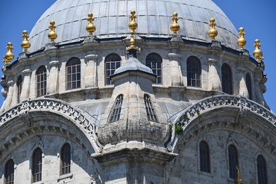 Nusretiye Mosque exterior from square to its south in 2024 5631.jpg
