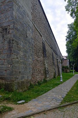 Gülhane Park NW outer wall of Topkapı Saray in 2024 5254.jpg