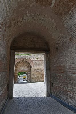 Inside walls at Mevlana Kapı 5471.jpg