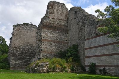 Outside walls south of Sulukule Caddesi 5355.jpg