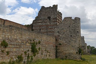 Outside walls at Top Kapı gate 5426.jpg