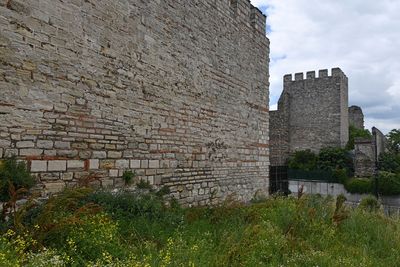 Outside walls at Top Kapı gate 5427.jpg