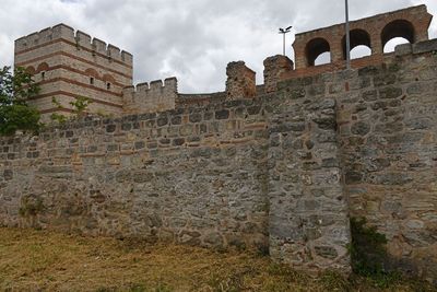 Outside walls at Top Kapı gate 5429.jpg