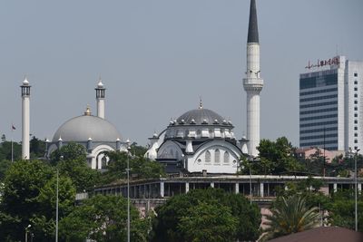 Kadıky Two mosques and Siyami Ersek Hastanesi in 2024 6712.jpg