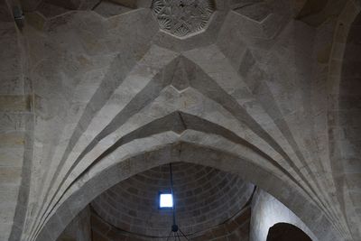 Şanlıurfa Pazar Camii Interior 2024 7670.jpg