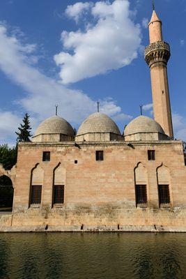 Şanlıurfa Rızvaniye Camii exterior 2024 7625.jpg
