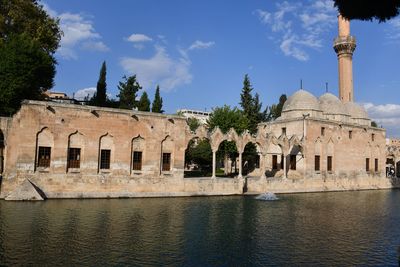Şanlıurfa Rızvaniye Camii exterior 2024 7627.jpg