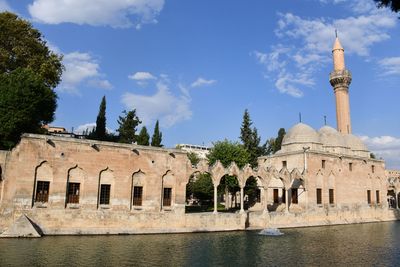 Şanlıurfa Rızvaniye Camii exterior 2024 7628.jpg