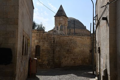 Şanlıurfa 58 Square building with türbe 2024 7581.jpg