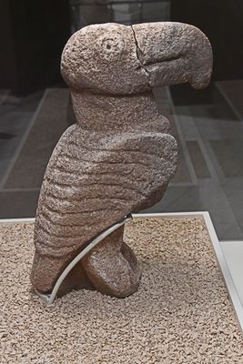 Urfa museum Karahantepe Statue of Vulture Neolithic age in 2024 7317.jpg