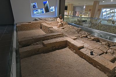 Urfa museum Burial site From Gre Virike Bronze Age 2024 0387.jpg
