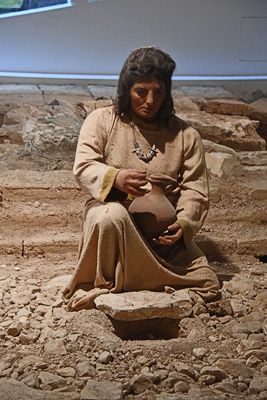 Urfa museum Burial site From Gre Virike Bronze Age 2024 7461.jpg