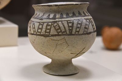 Urfa museum Large bowl with base from Lidar Höyük - Bronze age in 2024 7483.jpg