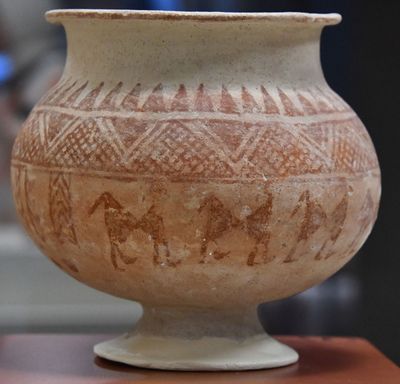 Urfa museum Large bowl with base from Lidar Höyük - Bronze age in 2024 7485.jpg