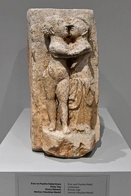 Urfa museum Eros and Psyche relief from Central-Yakubiye Mevkii Roman Age in 2024 7536.jpg