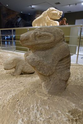 Urfa museum Roaming group Boar statuette relief Göbekli Tepe in 2024 0354.jpg