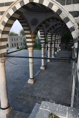Diyarbakır Fatih Pasha Mosque Exterior View from roof of westernmost part of front 2024 6970.jpg