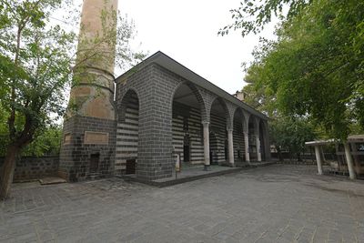 Diyarbakır Iskender Paşa Mosque Exterior Minaret and Son cemaat yeri in 2024 0265.jpg