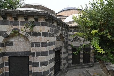 Diyarbakır Iskender Paşa Mosque Exterior Trbe in 2024 0267.jpg