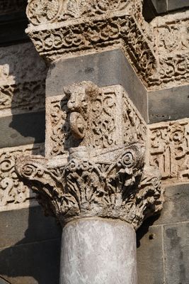 Diyarbakır Ulu Camii Facade east of courtyard in 2024 7166.jpg