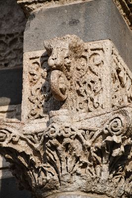 Diyarbakır Ulu Camii Facade east of courtyard in 2024 7167.jpg