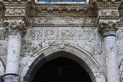 Diyarbakır Ulu Camii Facade west of courtyard in 2024 7137.jpg