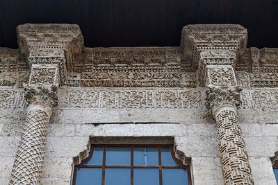 Diyarbakır Ulu Camii Facade west of courtyard in 2024 7138.jpg