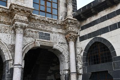 Diyarbakır Ulu Camii Facade west of courtyard in 2024 7147.jpg
