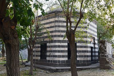Diyarbakır Nasuh Paşa Camii Trbe nearby in 2024 6984.jpg