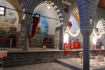 Diyarbakır Mar Petyun Chaldean Church Interior Section of front side in 2024 7027.jpg