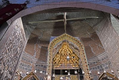 Diyarbakır Syriac Orthodox Church of Virgin Mary Interior Altar area in 2024 0300.jpg