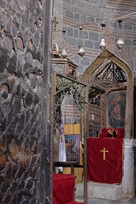 Diyarbakır Syriac Orthodox Church of Virgin Mary Interior Altar area in 2024 7190.jpg
