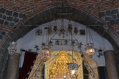 Diyarbakır Syriac Orthodox Church of Virgin Mary Interior Altar area in 2024 7203.jpg
