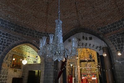 Diyarbakır Syriac Orthodox Church of Virgin Mary Interior Altar area in 2024 7204.jpg