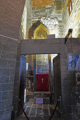 Diyarbakır Syriac Orthodox Church of Virgin Mary Interior Altar area Right side altar in 2024 0298.jpg