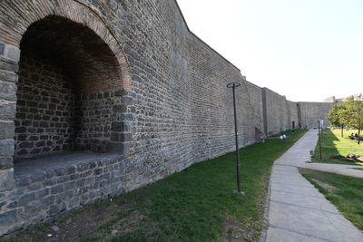 Diyarbakır At south wall of inner fortress in 2024 0246.jpg