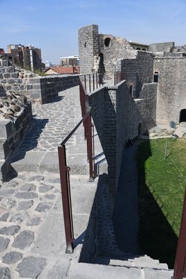 Diyarbakır On south wall of inner fortress in 2024 6724.jpg