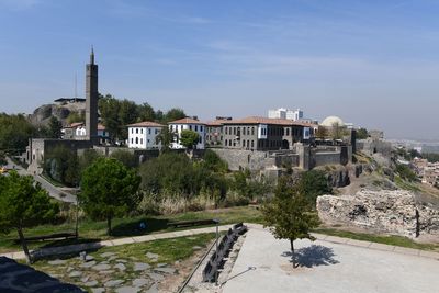 Diyarbakır On south wall of inner fortress View from easternmost tower in 2024 6732.jpg