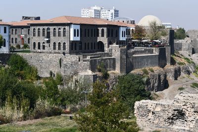 Diyarbakır On south wall of inner fortress View from easternmost tower in 2024 6737.jpg