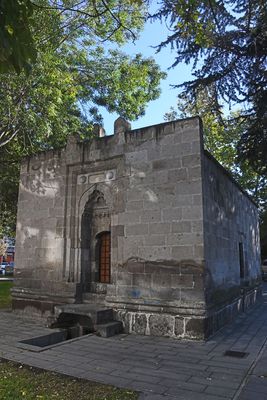 Kayseri Emir Şahap Trbesi in 2024 8582.jpg