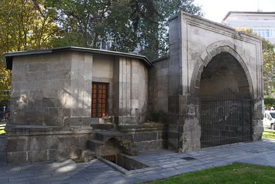Kayseri Tomb north of Emir Şahap Trbesi in 2024 8579.jpg