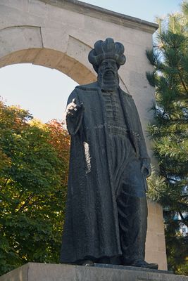 Kayseri Sinan statue in 2024 8398.jpg