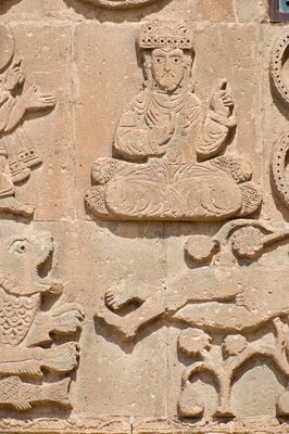 Akdamar Akdamar ruler relief 4297.jpg