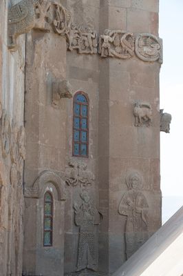 Akdamar Armenian Prince and Jesus relief 4400.jpg