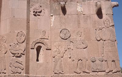 Akdamar David and Goliath relief 036.jpg